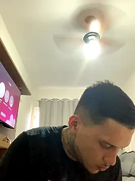 Ryanzl017 online show from December 2, 2025, 9:05 pm