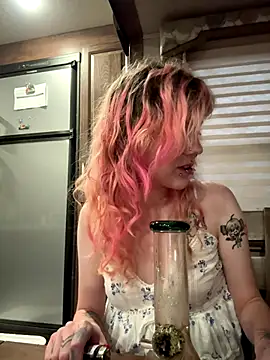 needlefaceUwU online show from November 15, 2025, 12:47 am