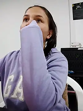 OliviaMartinez2 online show from November 18, 2025, 4:05 am