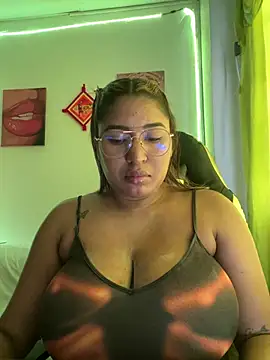 Snapshot of morena-2025 chatting on May 8, 2026, 3:49 pm morena-2025 online show from May 8, 2026, 3:49 pm