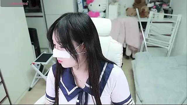 kimhyeona2005 online show from February 11, 2026, 11:54 am