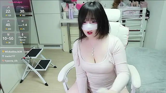 kimhyeona2005 online show from April 17, 2026, 12:08 pm