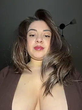 Lovynna online show from May 11, 2026, 6:49 pm