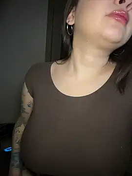 Lovynna online show from May 29, 2026, 9:54 pm