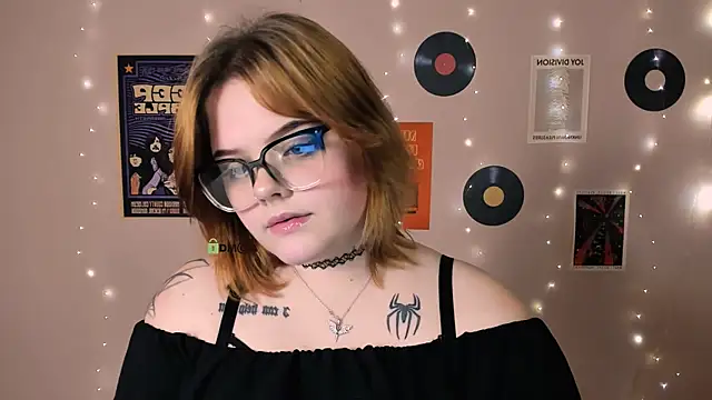 Snapshot of lika_pop chatting on November 16, 2025, 10:20 am lika pop online show from November 16, 2025, 10:20 am