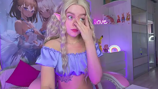 CheekySashaCharm online show from April 4, 2026, 5:47 am