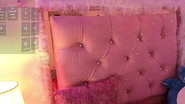 Darapresley777  online show from December 2, 2025, 1:35 pm