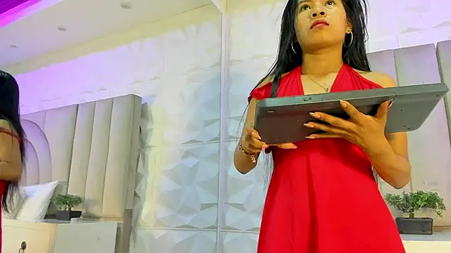 roxyflame  online show from March 10, 2026, 11:25 am