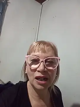 SexyMilf1211 online show from June 18, 2026, 1:05 pm
