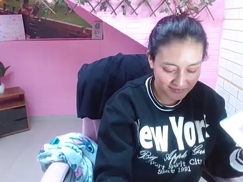 Snapshot of maurakloss303av chatting on January 12, 2026, 8:15 pm maurakloss303av online show from January 12, 2026, 8:15 pm