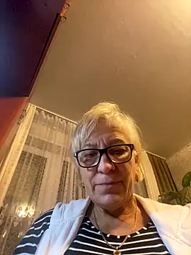 EvaaaSky online show from November 18, 2025, 3:26 pm