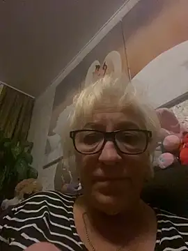 EvaaaSky online show from November 16, 2025, 6:45 pm