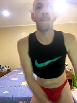 chicocubanoxl online show from November 28, 2025, 7:14 pm