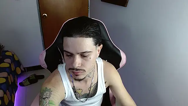 Snapshot of Deymon_420 chatting on December 4, 2025, 4:33 am Deymon 420 online show from December 4, 2025, 4:33 am