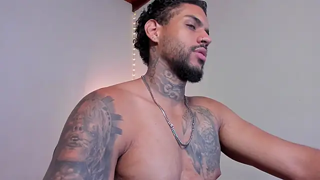 LuigiVitale 1 online show from February 14, 2026, 2:01 am