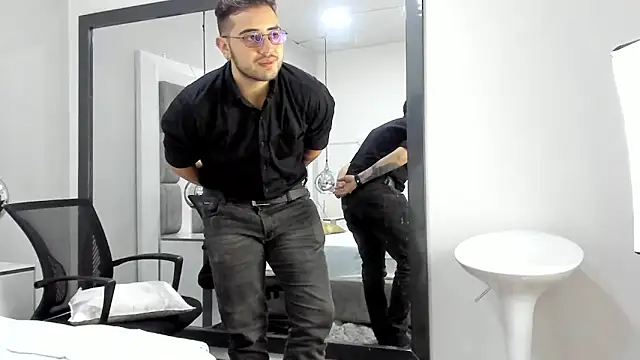 Ethan Greys online show from November 20, 2025, 4:02 am