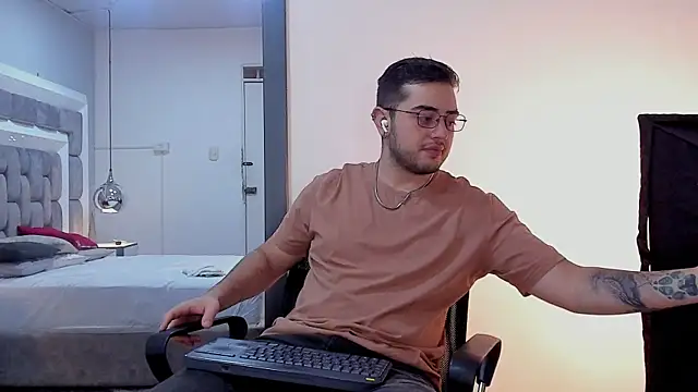 Ethan Greys online show from December 22, 2025, 3:50 am