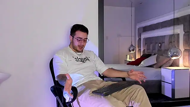 Ethan Greys online show from December 1, 2025, 4:24 am