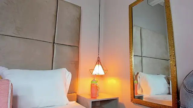 Snapshot of angelaG1 chatting on January 14, 2026, 7:50 pm angelaG1 online show from January 14, 2026, 7:50 pm