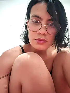 Snapshot of Mia_saaenz chatting on December 3, 2025, 2:23 am Mia saaenz online show from December 3, 2025, 2:23 am