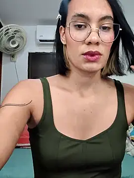 Snapshot of Mia_saaenz chatting on November 17, 2025, 10:36 pm Mia saaenz online show from November 17, 2025, 10:36 pm