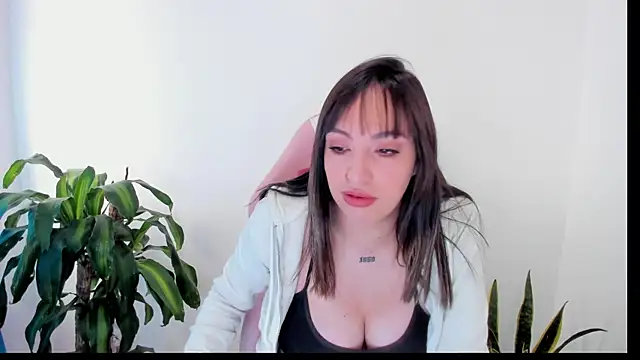 SOFIA SWEETT22 online show from November 14, 2025, 5:05 pm