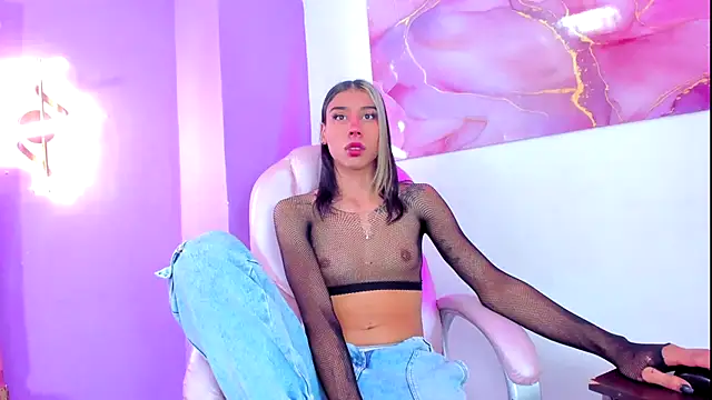 ALICASTILLOVIP online show from January 7, 2026, 8:14 pm