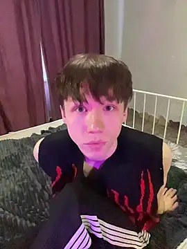 Slay-cute-boy online show from November 14, 2025, 4:16 am