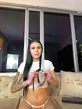 Linda  fiore online show from February 14, 2026, 2:56 am