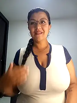 Snapshot of CelesteAlvarez1989 chatting on May 6, 2026, 5:00 am CelesteAlvarez1989 online show from May 6, 2026, 5:00 am