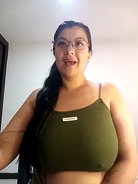 CelesteAlvarez1989 online show from April 21, 2026, 4:02 pm