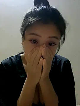 sara-xx online show from December 1, 2025, 3:13 pm