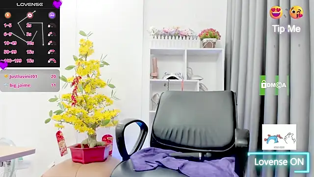 Snapshot of Hali_Sweetgirl chatting on June 11, 2026, 2:53 am Hali Sweetgirl online show from June 11, 2026, 2:53 am