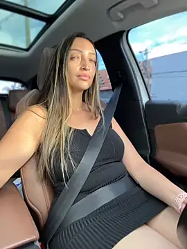 Snapshot of BelleRune chatting on November 27, 2025, 9:54 am BelleRune online show from November 27, 2025, 9:54 am