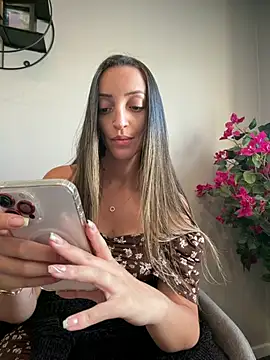 Snapshot of BelleRune chatting on July 15, 2026, 5:31 pm BelleRune online show from July 15, 2026, 5:31 pm