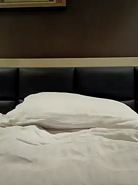 frolicme456 online show from November 18, 2025, 4:16 am