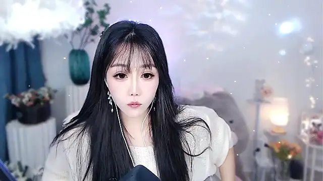 Snapshot of Laura_520 chatting on November 29, 2025, 5:51 am Laura 520 online show from November 29, 2025, 5:51 am