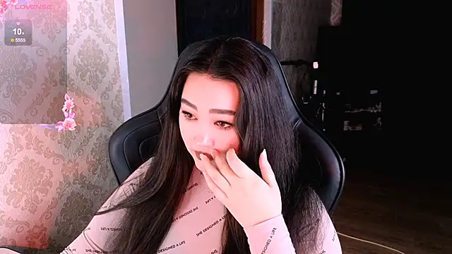 Emma Uilson online show from March 6, 2026, 10:49 pm