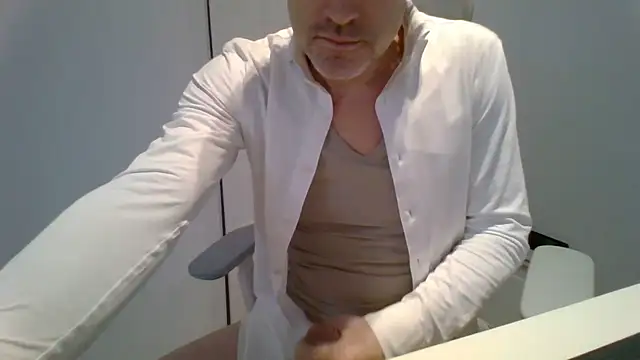 Brandonn1989amateur online show from February 19, 2026, 9:17 am