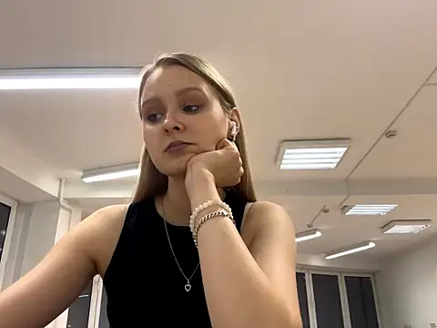 Snapshot of PaulitaSolow chatting on November 17, 2025, 5:39 pm PaulitaSolow online show from November 17, 2025, 5:39 pm