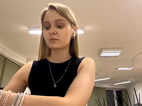 Snapshot of PaulitaSolow chatting on November 18, 2025, 3:04 pm PaulitaSolow online show from November 18, 2025, 3:04 pm