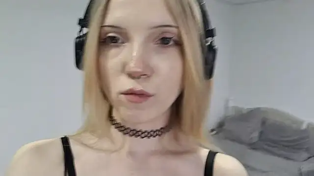 Snapshot of MarcieAragaki chatting on November 16, 2025, 1:27 pm MarcieAragaki online show from November 16, 2025, 1:27 pm