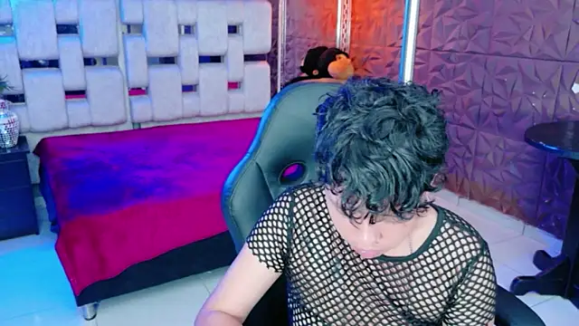 lunabustygirl online show from February 6, 2026, 9:22 pm