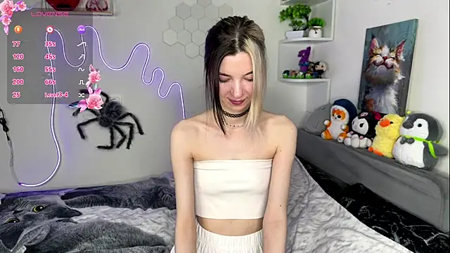 Snapshot of Emmie_shy chatting on May 26, 2026, 10:19 pm Emmie shy online show from May 26, 2026, 10:19 pm