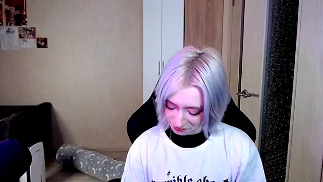 SophiaLur online show from November 30, 2025, 2:29 pm