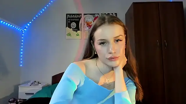 tinyglow online show from December 3, 2025, 4:50 pm