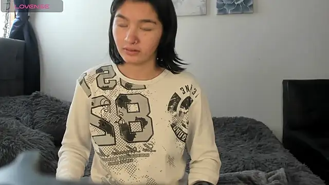 sorayalanne online show from November 14, 2025, 6:44 pm