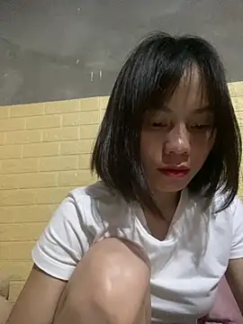 Trangbabylove online show from April 10, 2026, 1:18 pm