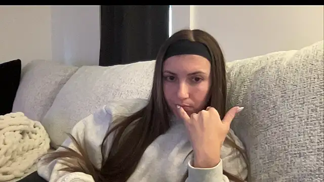 laylahlaylah1 online show from November 14, 2025, 7:06 pm