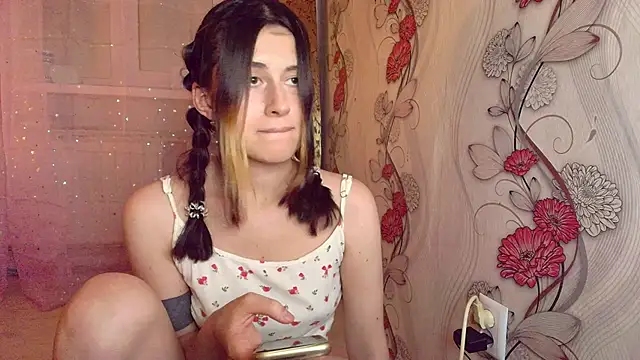 KristinaScott online show from December 2, 2025, 6:42 pm